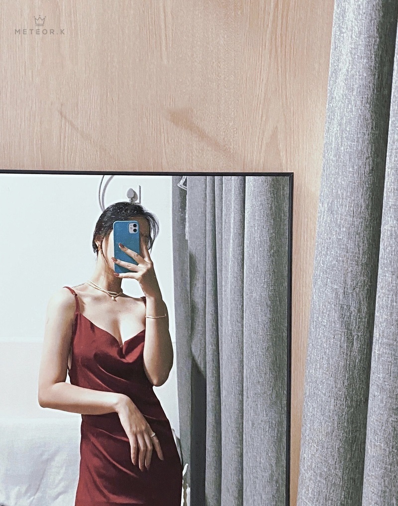 Đầm satin dài hai dây màu đỏ quyến rũ dành cho nữ