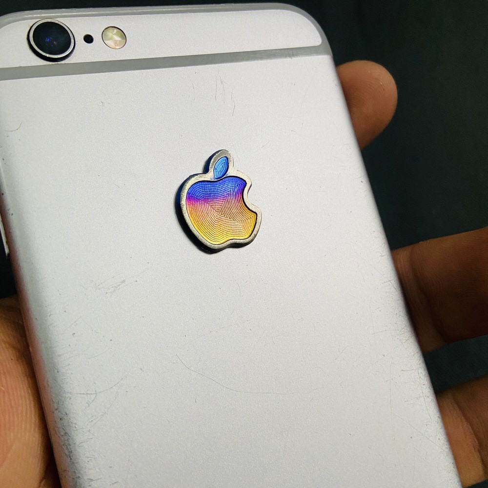 Tem trang trí xe máy, ốp lưng điện thoại, nón bảo hiểm chất liệu TITANNIUM kiểu LOGO trái táo thời thượng