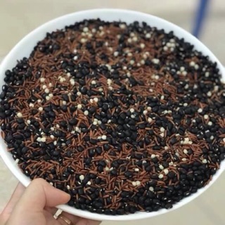 Đỗ đen, gạo lứt, ý dĩ rang sẵn