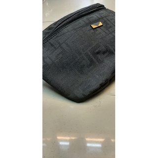 Túi Đeo Chéo Ngực Fendi