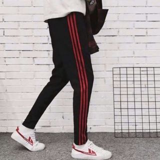 Quần jogger nỉ 3 sọc