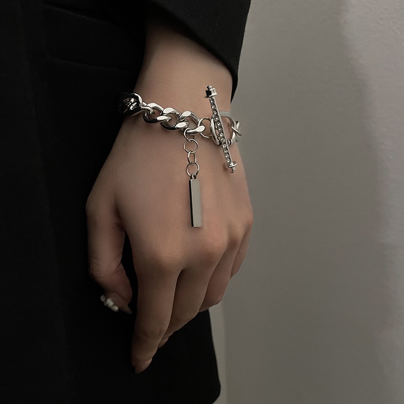 Vòng tay kiểu xích dày dặn thời trang độc đáo