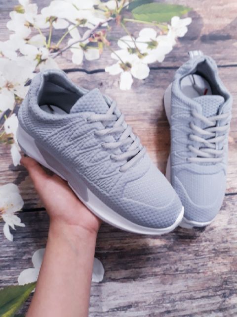 Giày thể thao vằn