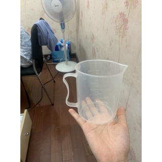 Ca đong nhựa chia vạch 500ml