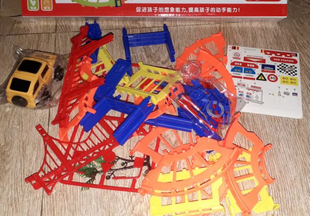 Bộ đường ray và siêu xe bằng nhựa có 65 chi tiết_ tặng kèm pin