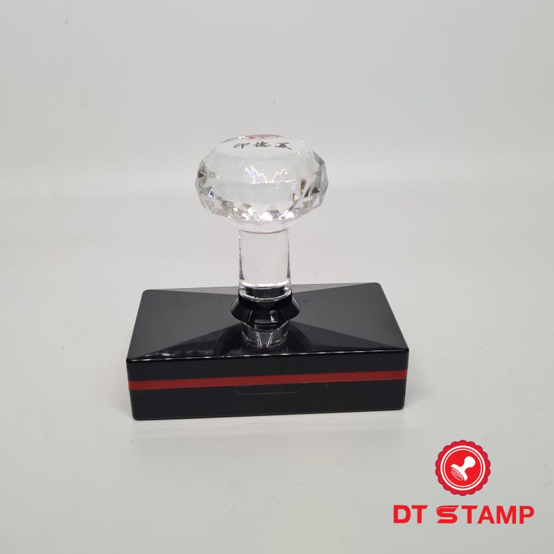 Con dấu logo EH3065 Dấu logo in lên giấy, hộp carton, túi nilon, cốc ly giấy. Kích thước 3*6.5cm