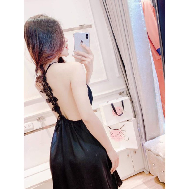 váy ngủ luạ satin màu đen gắn nơ xinh trước ngực, thân sau có ren độc lạ. Hàng thiết kế độc quyền