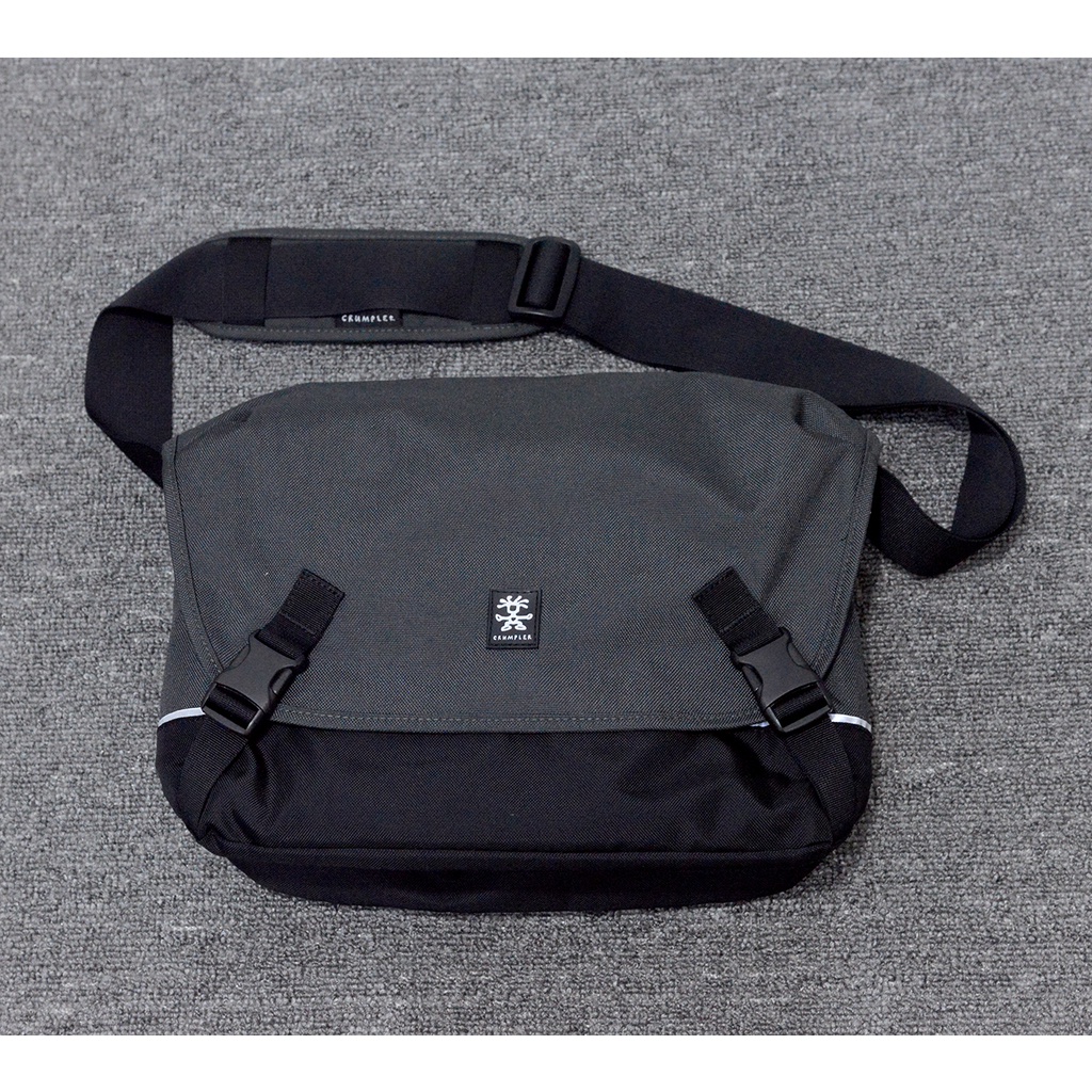 Túi máy ảnh Crumpler Proper Roady 7500 màu xám