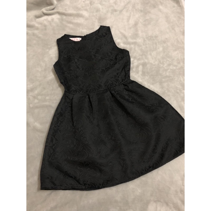 Đầm babydoll đen hoa văn