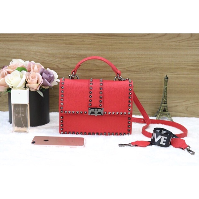 Túi valentino viền đinh mới