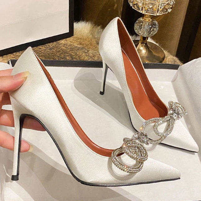 Giày cao gót nữ 2021 Cung Mới Rhinestone nông thích hợp thiết kế nổi tiếng chỉ với đôi giày Satin