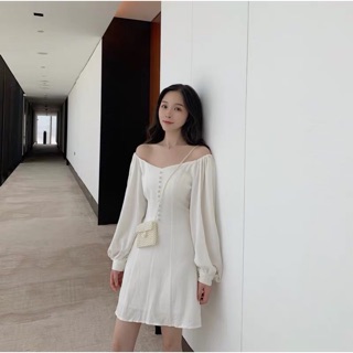 Váy trễ vai trắng
