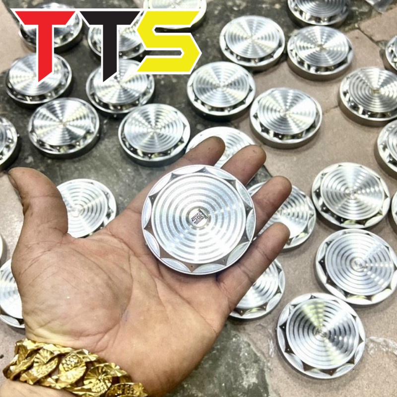 Ốp nắp bình xăng inox 304 nguyên khối mẫu Salaya thái xoắn V2 lắp cho xe Honda, Yamaha, Suzuki