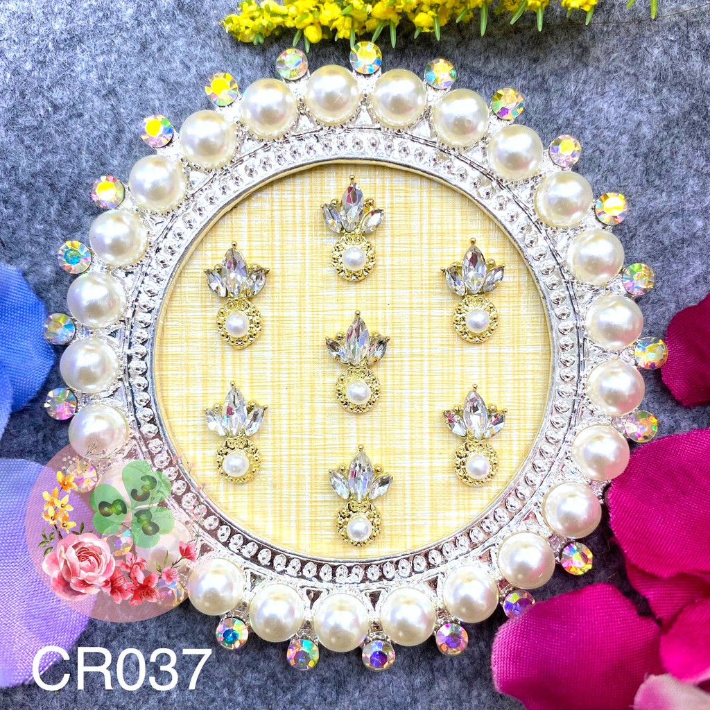 Mã CR037 . Charm kim loại đính đá trang trí móng siêu xinh.