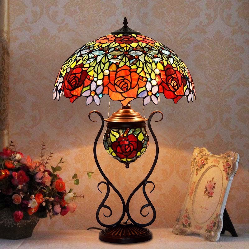 Đèn bàn Tiffany kiểu dáng tân cổ điển họa tiết Hoa Hồng