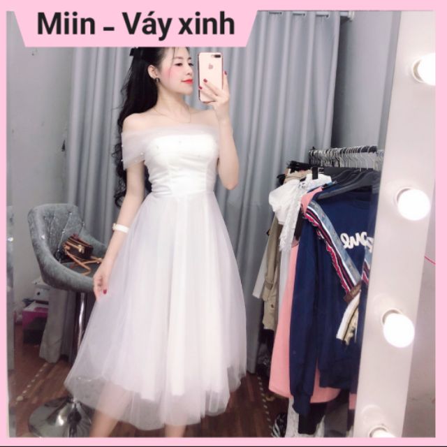 Váy trễ vai ren đính ngọc
