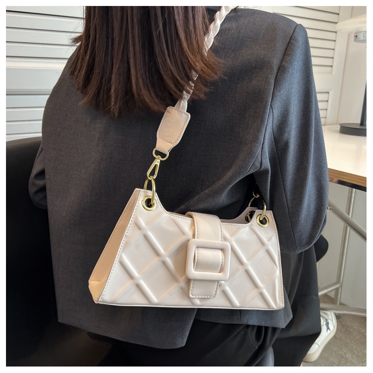 Túi đeo dưới cánh tay IELGY họa tiết hình thoi dễ phối đồ thời trang dành cho nữ