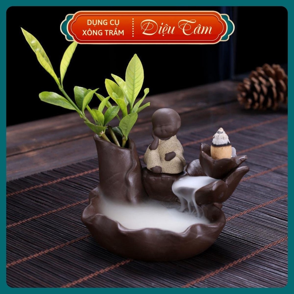 Tháp khói trầm hương hình chú tiểu, thác trầm hương đốt nụ trầm khói ngược thay cho lư đốt trầm Diệu Tâm