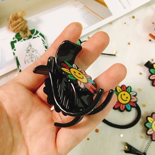 CỘT TÓC, KẸP TÓC, GHIM CÀI ÁO STICKER KAIKAIKIKI ẢNH THẬT