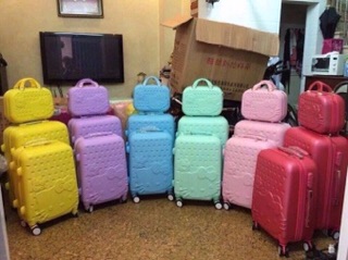 \SIZE 20 + CỐP 14/ VALY KÉO HELLO KITTY SIÊU CUTE