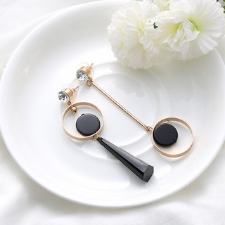 Bông tai thời trang bất đối xứng, đính đá sang chảnh. Follow shop để săn deal giảm tới 90% !