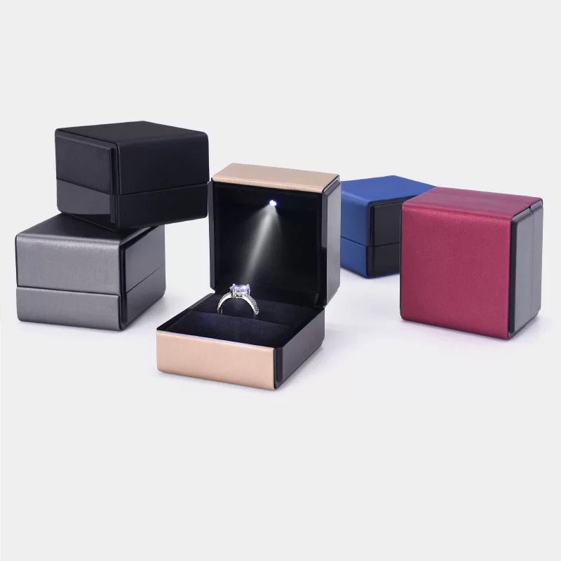 Hộp Đựng Trang Sức Có Đèn Led Cao Cấp