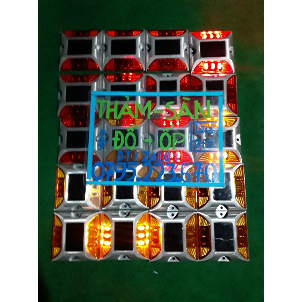 Đèn cảnh báo năng lượng mặt trời nhấp nháy ban đêm lắp cho xe tải