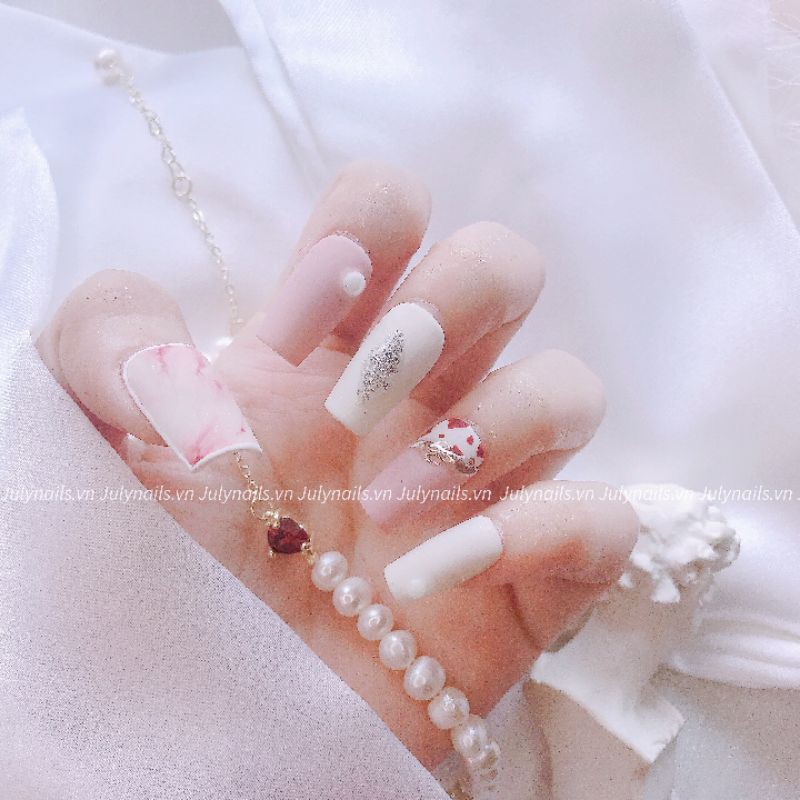 Nail box thiết kế giá rẻ hồng trắng sữa dễ thương nb013 julynails.vn