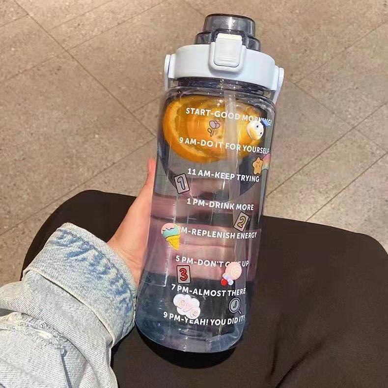Bình Nước 2L 2000ML Cao Cấp Bình Đựng Nước Có Vạch Báo Giờ Uống Nước Kèm Ống Hút Thiết Kế Chống Tràn