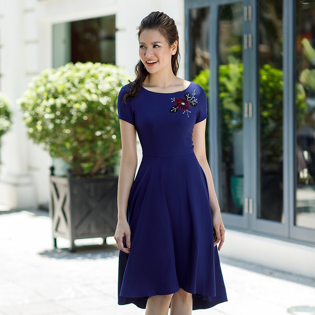 Váy Tay Ngắn Trơn Phối Hoa Ngực LUPERI LFV395