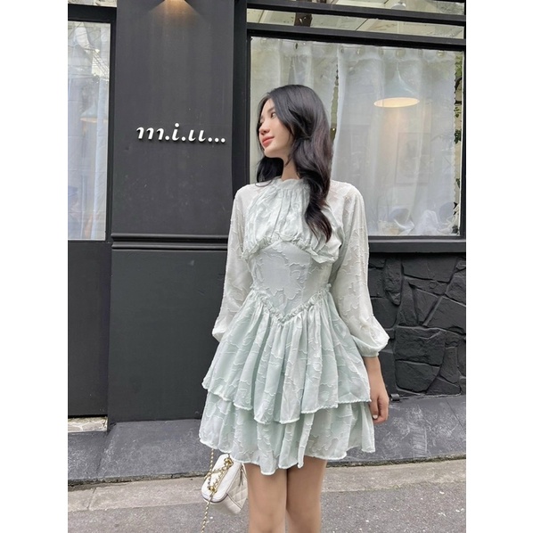 Đầm xoè vol thêu hở lưng tay dài trắng - xanh