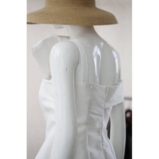 Đầm lệch vai che khuyết điểm vải Tafta