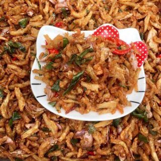 Cá cơm rim tỏi ớt lá chanh 90₫