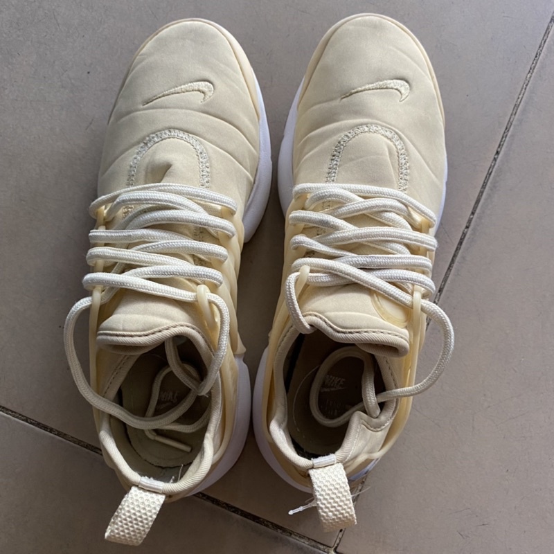 Giày chính hãng đã qua sử dụng