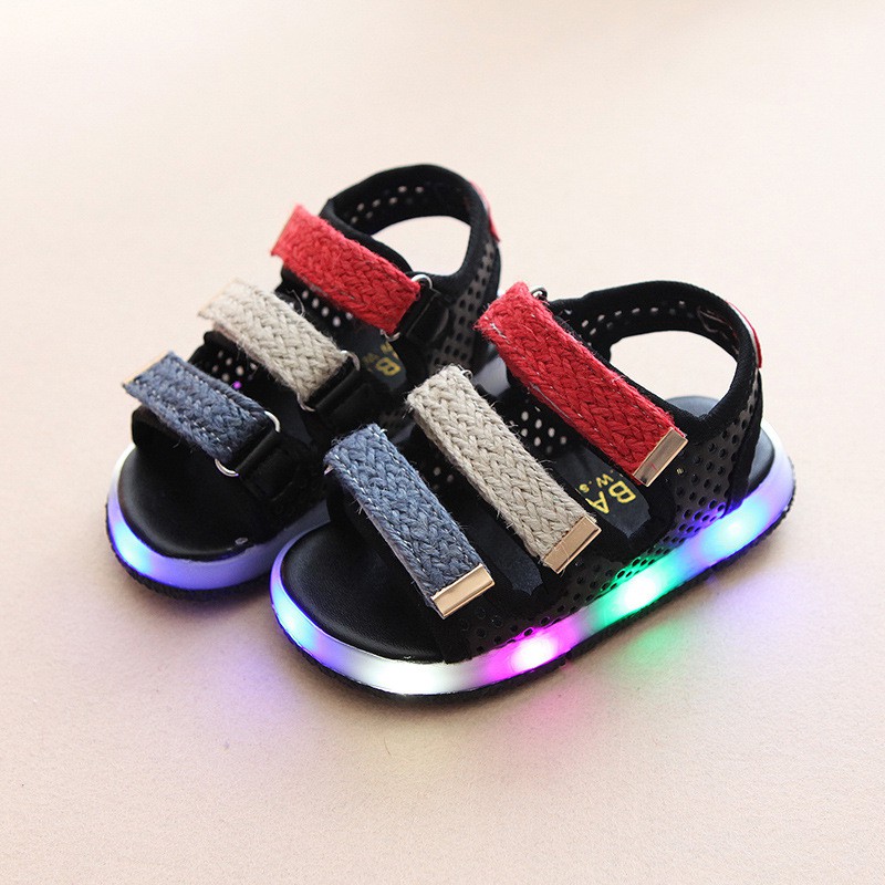 Giày sandal có đèn LED hiện đại cho bé gái
