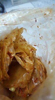 Bánh tráng sa tế khô gà.
