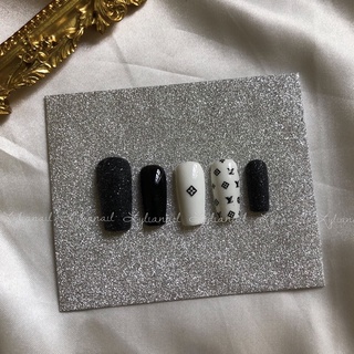 Móng úp thiết kế : Mẫu Họa Tiết LV Rắc Nhũ + Keo Dũa - Lylia Nail Story
