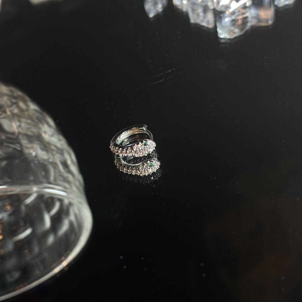 Khuyên Tai Hình Đầu Rắn Phong Cách Punk Rock Cá Tính Dành Cho Nữ