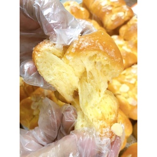 Bánh mỳ Hoa Cúc