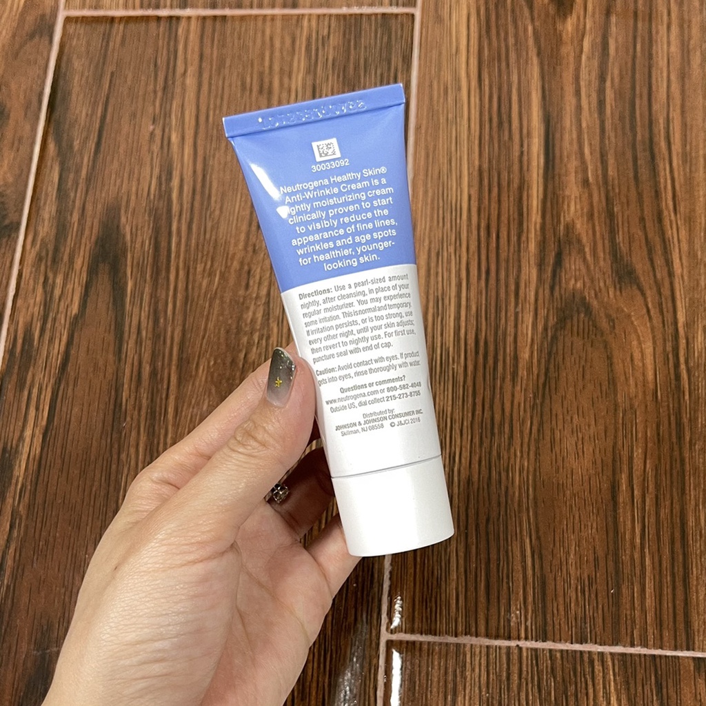 Kem Dưỡng Da Ban Đêm Neutrogena A Alcohol Tái Tạo Và Làm Sáng Da 40g