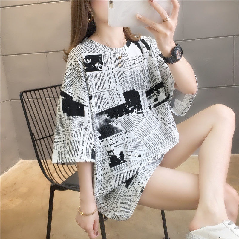 Áo Thun Nữ Ngắn Tay Cổ Tròn In Hình Tờ Báo Thời Trang