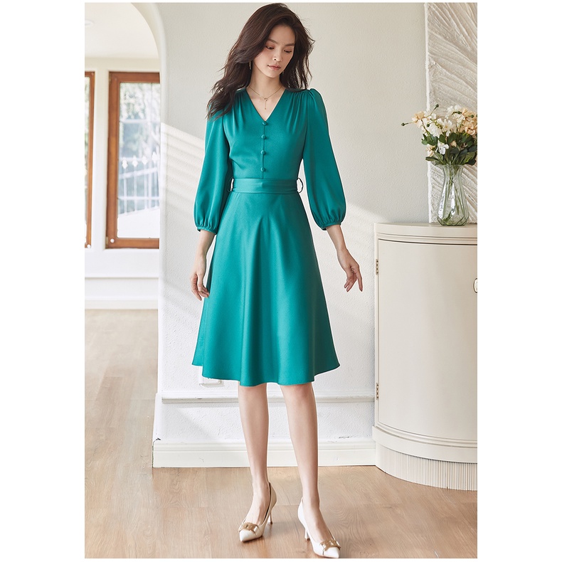 Đầm cổ tim tay phồng dài dáng váy xoè màu trơn tối giản