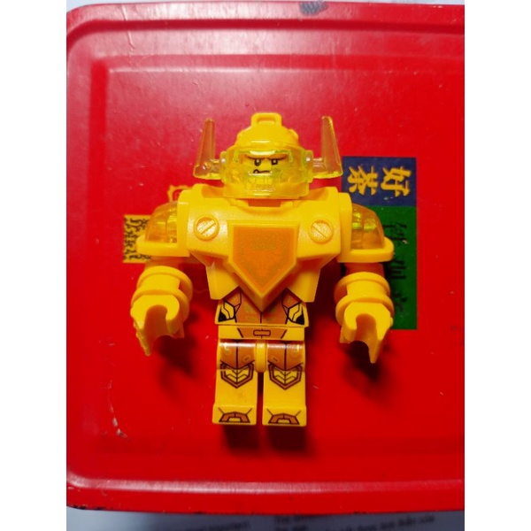 mô hình đồ chơi Lego nexo knight minifigure Axl + khiên/vũ khí hàng chính hãng