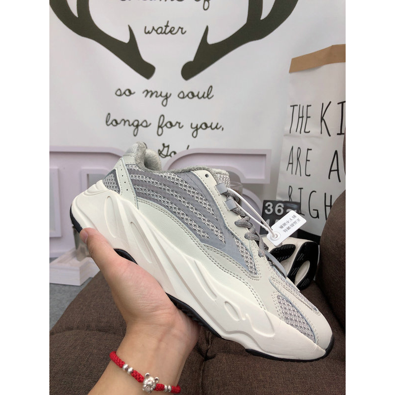 Giày Thể Thao Adidas Yeezy 700v2 1070030