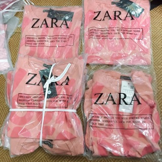 Áo phông zara hồng chữ
