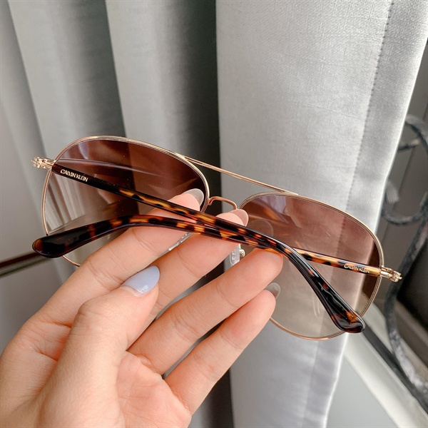 Kính Mát Calvin Klein CK19314S  mắt nâu trà, viền vàng