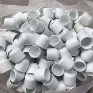 Chén sứ trắng