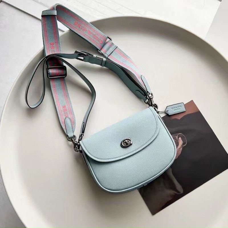 Túi COACH Willow Saddle có 5 màu
