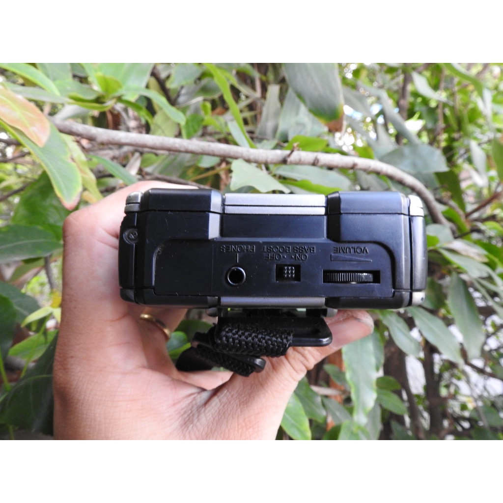 Máy nghe nhạc cassette stereo SHOCK MAN YUHOJIN G7 phát băng 2 chiều kiểu dáng hầm hố độc lạ