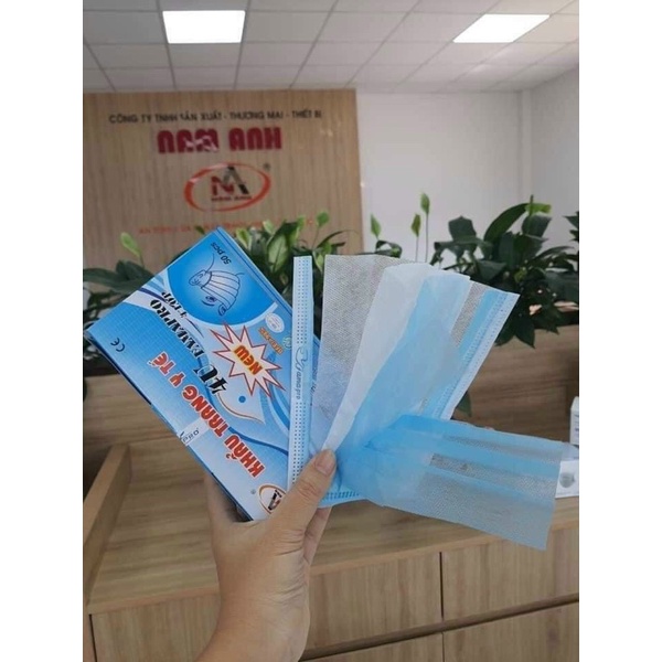 combo 50 hộp Khẩu trang y tế kháng khuẩn FAMAPRO 4U trắng và xanh , gồm 4 lớp: